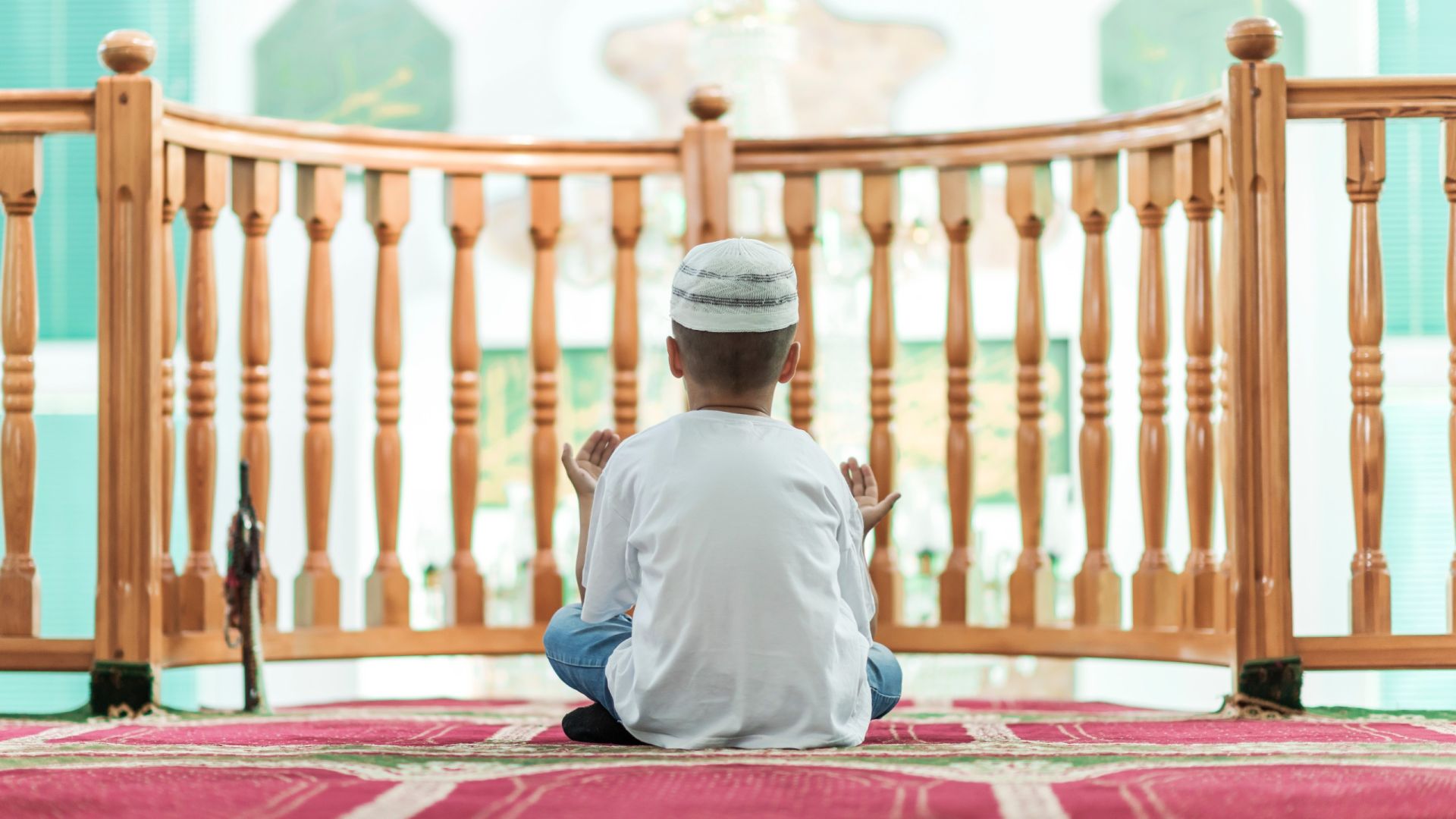 wp-content/uploads/2026/06/canamuslimwomanleadyoungboysinprayer-intro.jpg